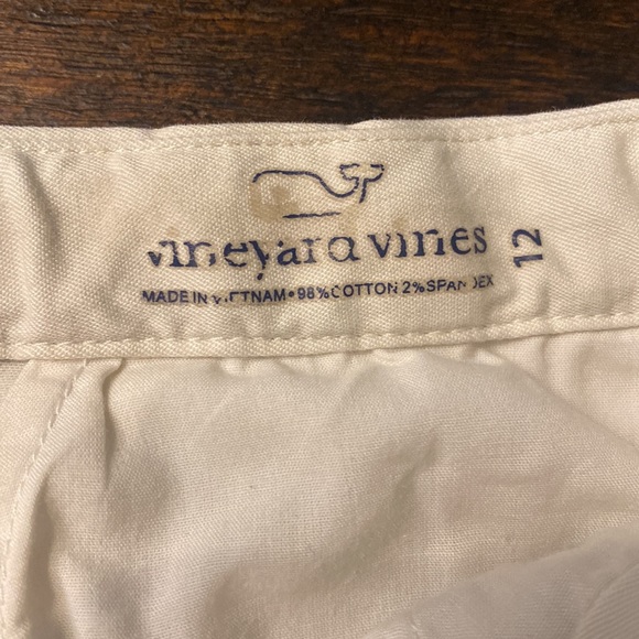Vineyard vines khaki shorts size 12 - Picture 2 of 7